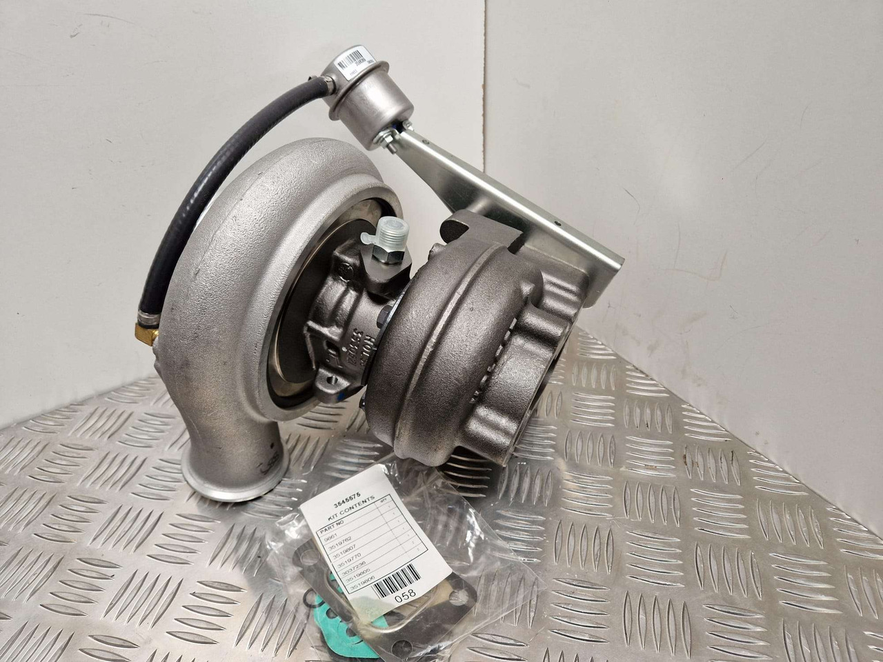 Iveco Generator Turbocharger Holset 4043994 - Mootor ja varuosad - Ehitusmasinad: pilt 3 Iveco Generator Turbocharger Holset 4043994 - Mootor ja varuosad - Ehitusmasinad: pilt 3