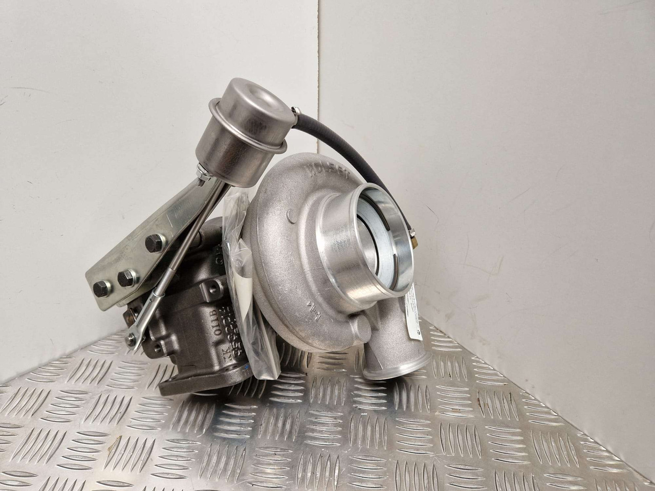Iveco Generator Turbocharger Holset 4043994 - Mootor ja varuosad - Ehitusmasinad: pilt 2 Iveco Generator Turbocharger Holset 4043994 - Mootor ja varuosad - Ehitusmasinad: pilt 2