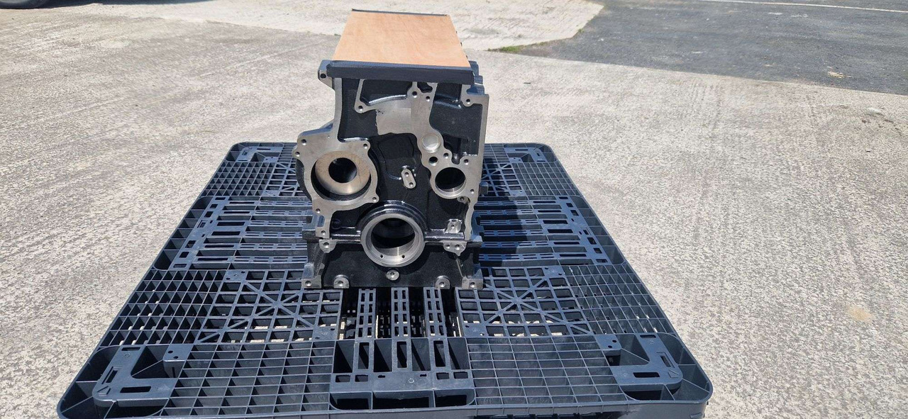 JCB 320/01606 Genuine block bedplate assembly T2 - Mootor - Ehitusmasinad: pilt 2 JCB 320/01606 Genuine block bedplate assembly T2 - Mootor - Ehitusmasinad: pilt 2