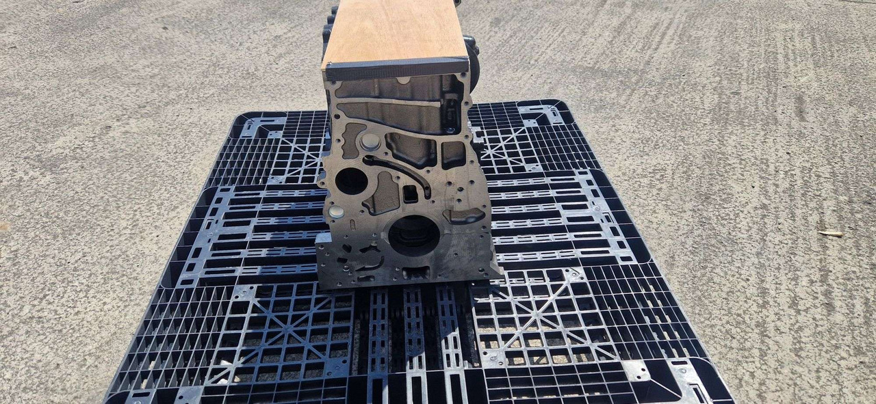 JCB 320/01606 Genuine block bedplate assembly T2 - Mootor - Ehitusmasinad: pilt 4 JCB 320/01606 Genuine block bedplate assembly T2 - Mootor - Ehitusmasinad: pilt 4