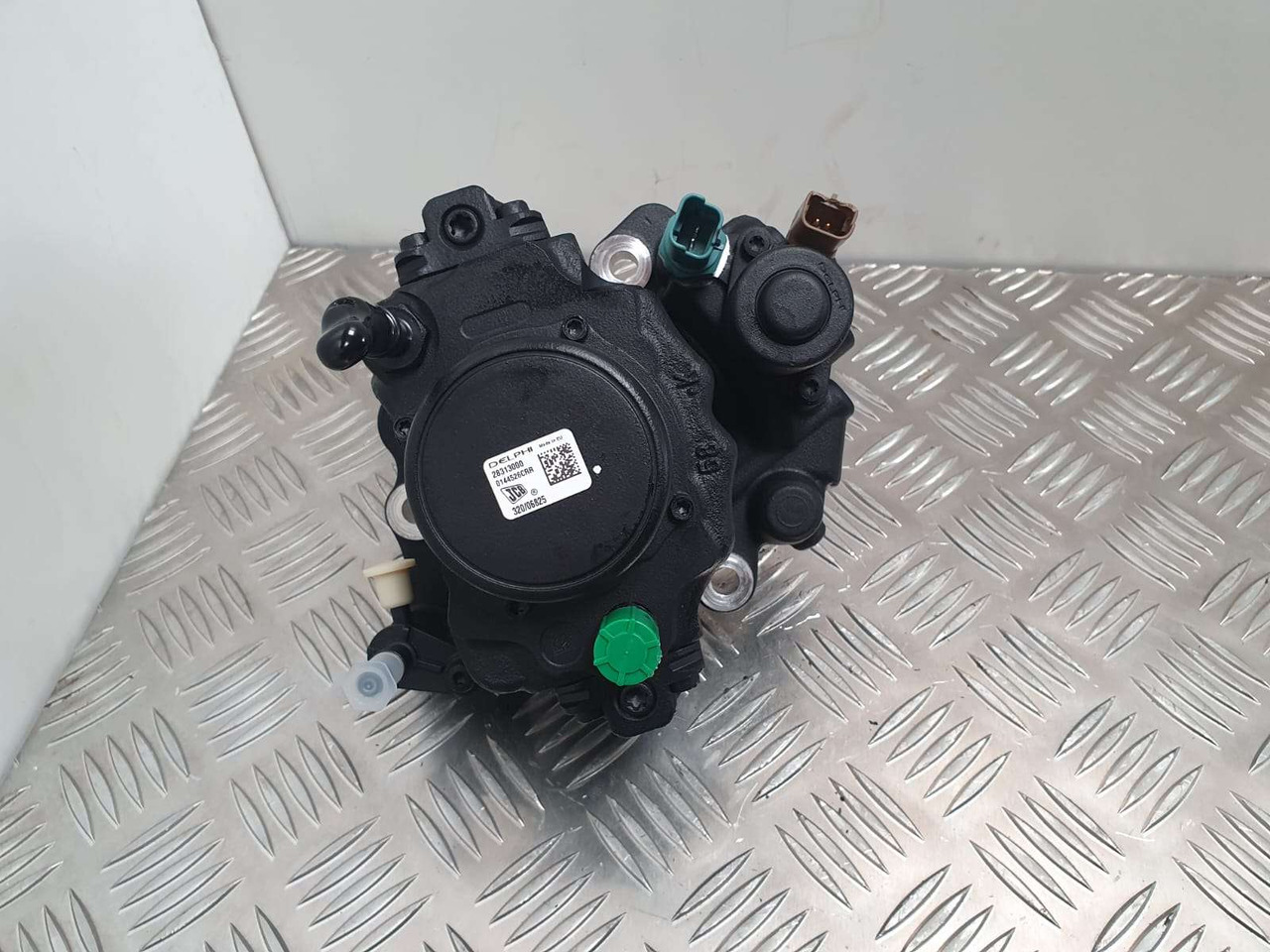 JCB Injection Pump 320/06825 Delphi 28313000 injection pump - Mootor ja varuosad - Ehitusmasinad: pilt 1 JCB Injection Pump 320/06825 Delphi 28313000 injection pump - Mootor ja varuosad - Ehitusmasinad: pilt 1