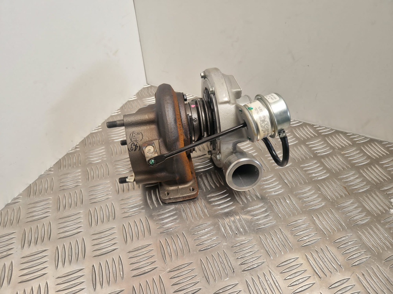 JCB turbocharger 320/06049 Garrett Turbo 762932-02 - Mootor ja varuosad - Ehitusmasinad: pilt 3 JCB turbocharger 320/06049 Garrett Turbo 762932-02 - Mootor ja varuosad - Ehitusmasinad: pilt 3