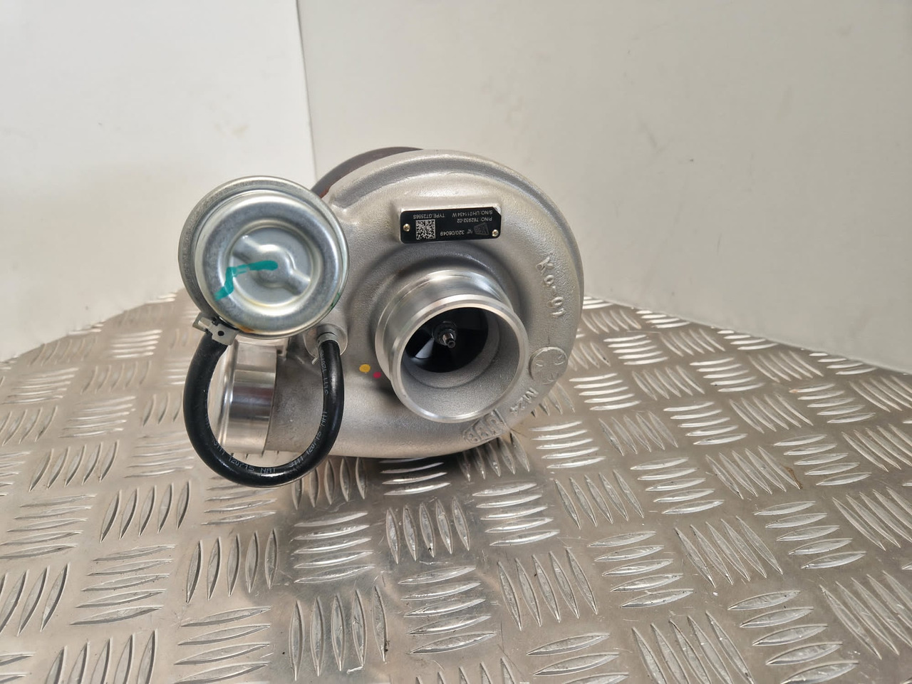 JCB turbocharger 320/06049 Garrett Turbo 762932-02 - Mootor ja varuosad - Ehitusmasinad: pilt 2 JCB turbocharger 320/06049 Garrett Turbo 762932-02 - Mootor ja varuosad - Ehitusmasinad: pilt 2