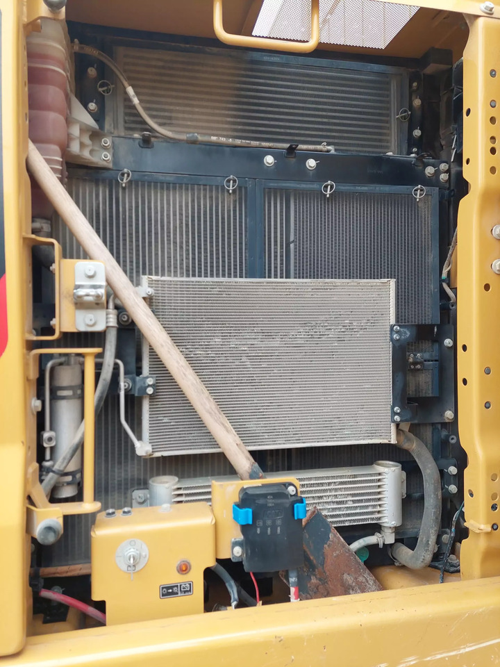 Lintekskavaator 2019 Caterpillar 323: pilt 11