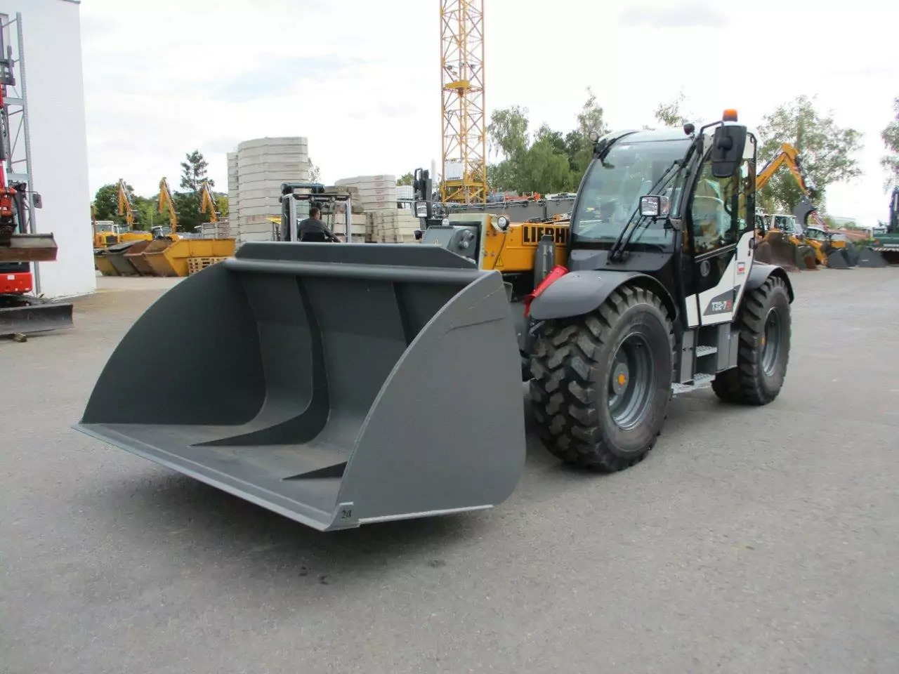 2024 Liebherr T 32-7s - Teleskooplaadur: pilt 1 2024 Liebherr T 32-7s - Teleskooplaadur: pilt 1