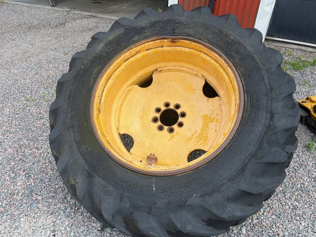 Goodyear 18,4-34 14 lagers till Ford Hymas Rottne - Rehv - Ehitusmasinad: pilt 3 Goodyear 18,4-34 14 lagers till Ford Hymas Rottne - Rehv - Ehitusmasinad: pilt 3