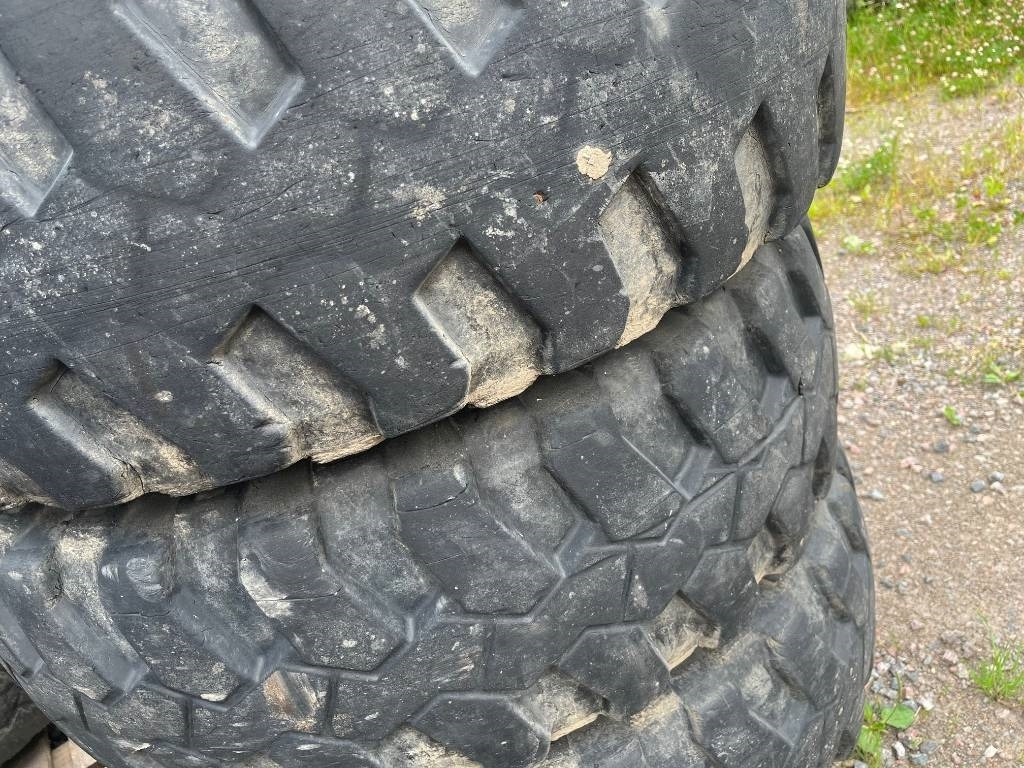 Michelin 335/80-20 till Volvo L30 Zettelmeyer - Rehv - Ehitusmasinad: pilt 3 Michelin 335/80-20 till Volvo L30 Zettelmeyer - Rehv - Ehitusmasinad: pilt 3