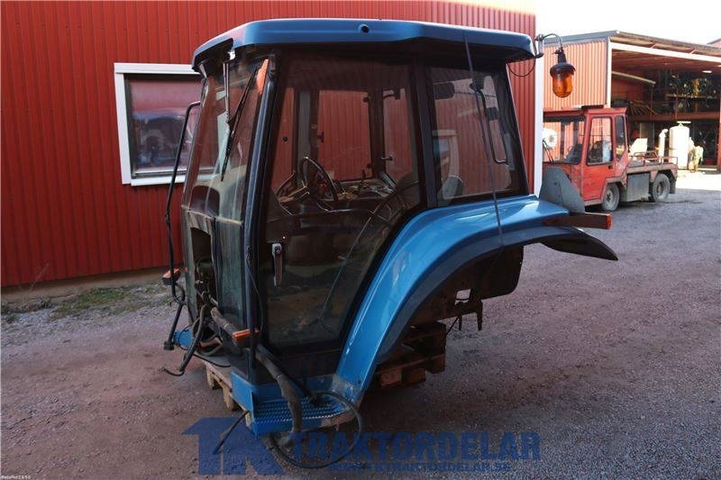 New Holland 8870 - Kabiin - Traktor: pilt 3 New Holland 8870 - Kabiin - Traktor: pilt 3