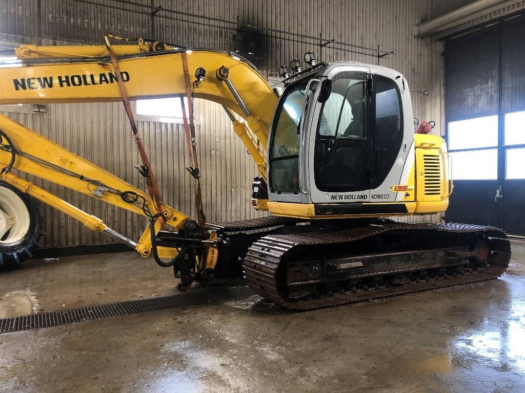 New Holland Kobelco E135SR dismantled: only spare parts - Lintekskavaator: pilt 4 New Holland Kobelco E135SR dismantled: only spare parts - Lintekskavaator: pilt 4