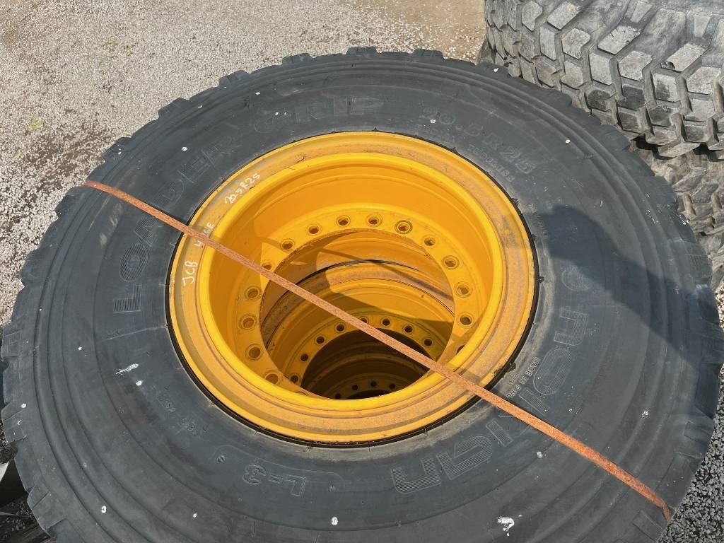 Nokian 20,5 R25 Loader grip JCB 426 E - Komplektne ratas: pilt 2 Nokian 20,5 R25 Loader grip JCB 426 E - Komplektne ratas: pilt 2