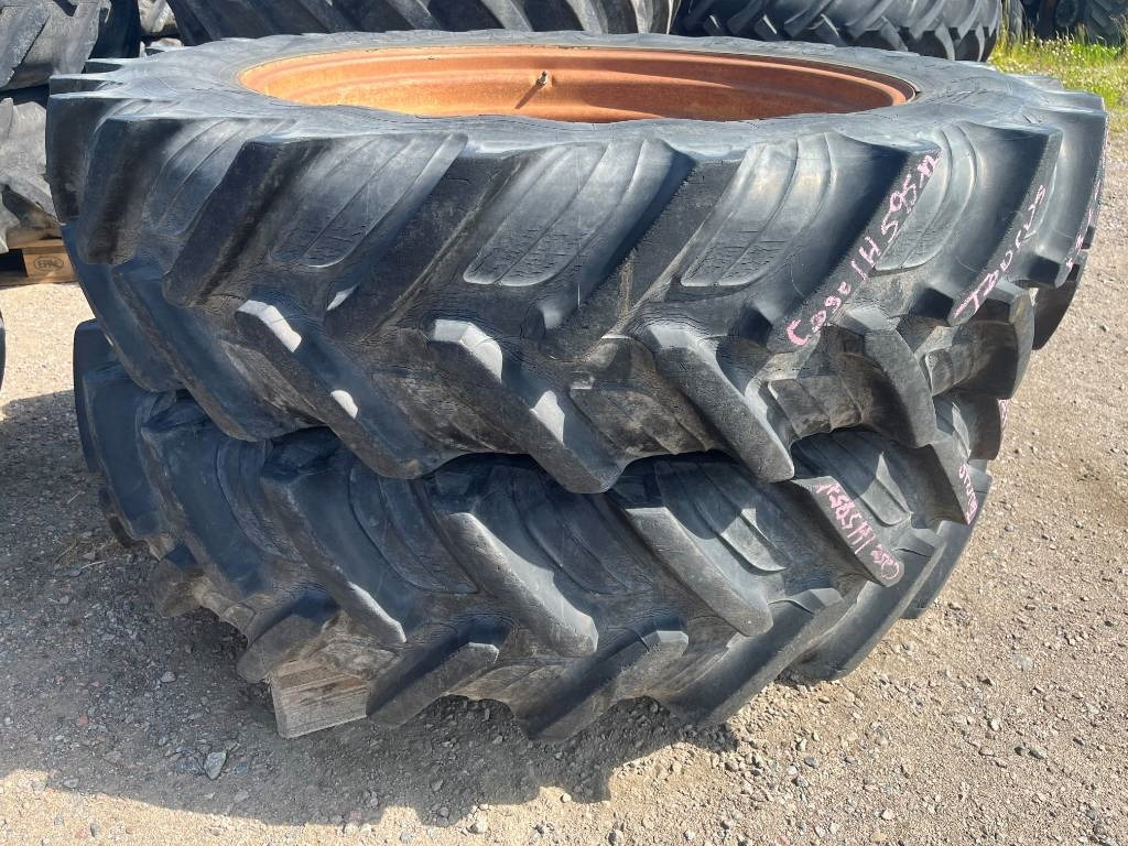 Taurus 13,6-R38 på fälg Case , MF , BM , IH - Rehv - Põllutööseade: pilt 1 Taurus 13,6-R38 på fälg Case , MF , BM , IH - Rehv - Põllutööseade: pilt 1