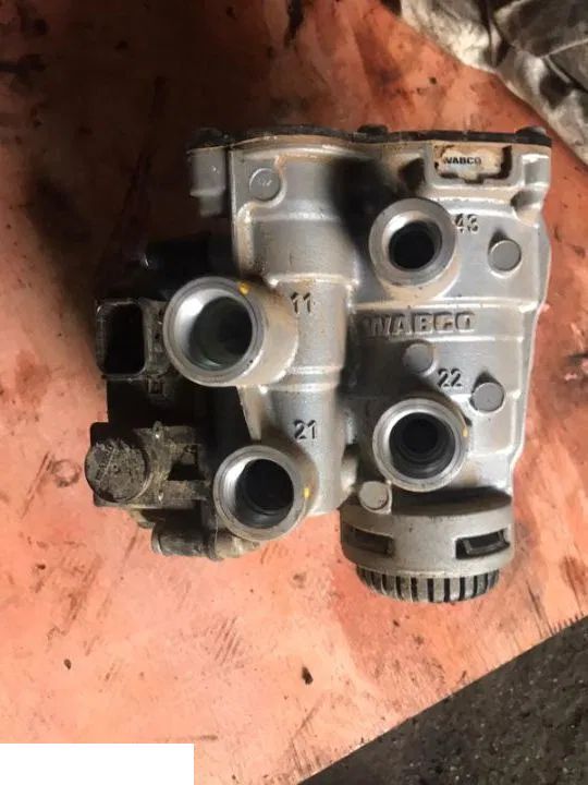 CASE - Zawór Sterujący Przyczepy WABCO - Piduriklapp - Põllutööseade: pilt 1 CASE - Zawór Sterujący Przyczepy WABCO - Piduriklapp - Põllutööseade: pilt 1