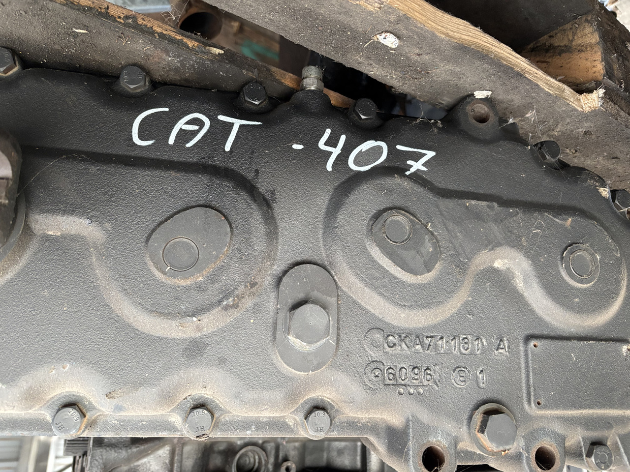 CAT Caterpillar 407 Skrzynia Pośrednia Skrzynia Rozdzielająca Napęd - Jõuülekanne - Põllutööseade: pilt 2 CAT Caterpillar 407 Skrzynia Pośrednia Skrzynia Rozdzielająca Napęd - Jõuülekanne - Põllutööseade: pilt 2