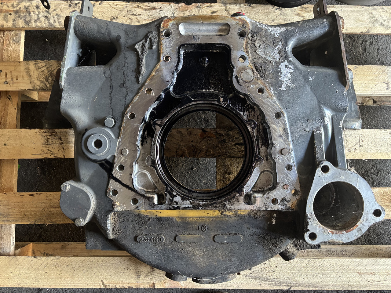 CAT Caterpillar C9 228-4740 Obudowa Koła Zamachowego 2284740 - Pöördratas - Põllutööseade: pilt 1 CAT Caterpillar C9 228-4740 Obudowa Koła Zamachowego 2284740 - Pöördratas - Põllutööseade: pilt 1