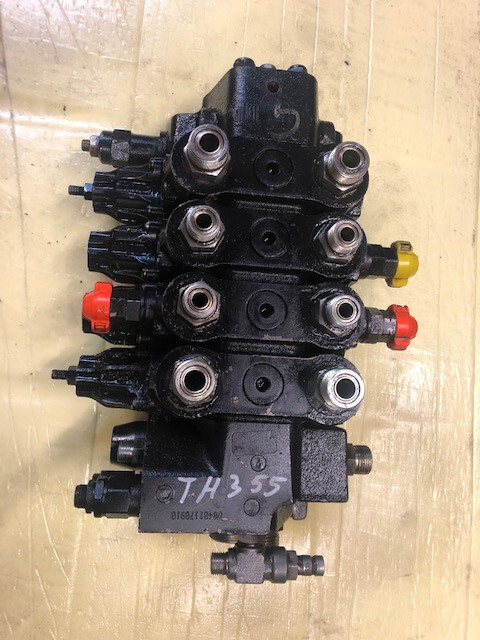 CAT TH 355 / TH 330 / TH 360 , TH 337 rozdzielacz hydrauliczny - Hüdrauliline klapp - Põllutööseade: pilt 1 CAT TH 355 / TH 330 / TH 360 , TH 337 rozdzielacz hydrauliczny - Hüdrauliline klapp - Põllutööseade: pilt 1