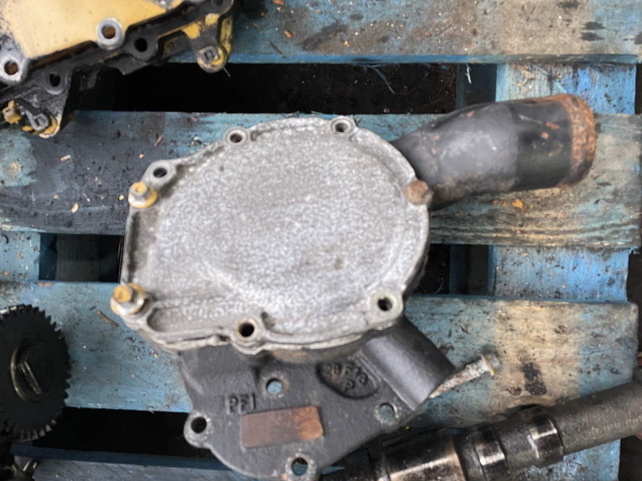 Caterpillar Cat Perkins 1106D C6.6 - pompa wody - Jahutusvedeliku pump - Ehitusmasinad: pilt 2 Caterpillar Cat Perkins 1106D C6.6 - pompa wody - Jahutusvedeliku pump - Ehitusmasinad: pilt 2