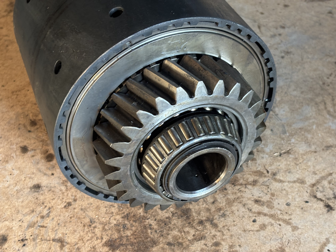 Claas AXION 830 CMATIC Dzwon Sprzęgła Koło Zębate 0011658820 0011658740 0011658920 - Sidur ja varuosad - Põllutööseade: pilt 2 Claas AXION 830 CMATIC Dzwon Sprzęgła Koło Zębate 0011658820 0011658740 0011658920 - Sidur ja varuosad - Põllutööseade: pilt 2