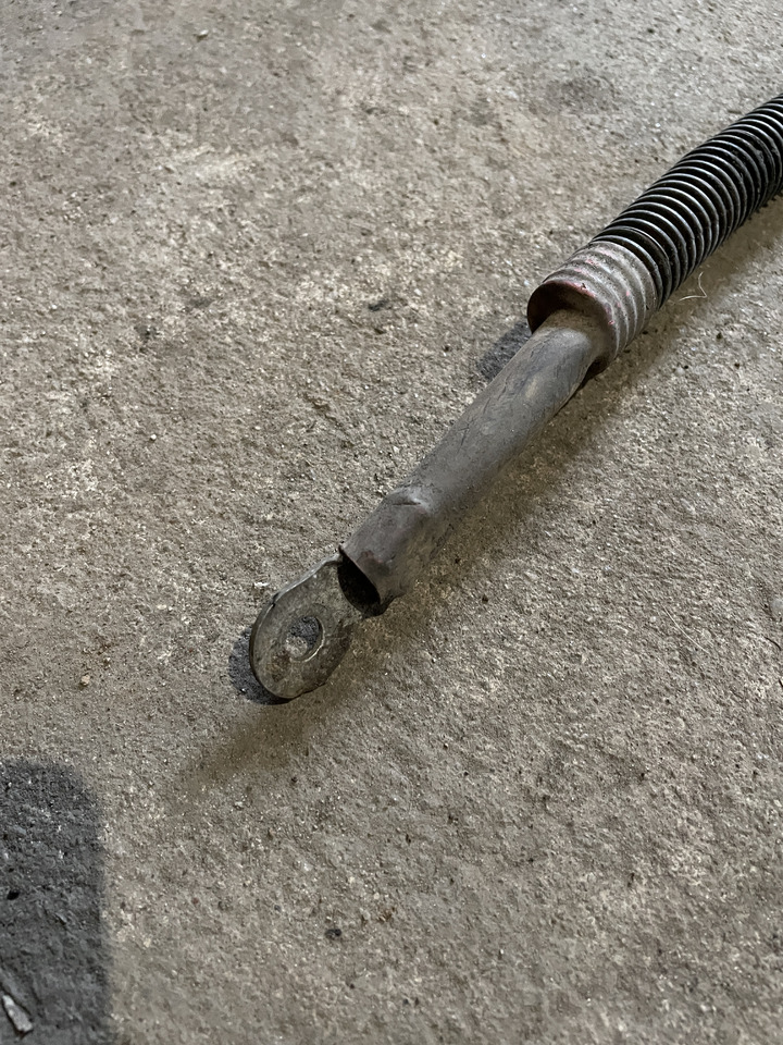 Claas Arion 550-520 650-620 - kabel przewód eletryczny alternator - rozrusznik 0021505462 - Kaablid/ Juhtmestik - Traktor: pilt 3 Claas Arion 550-520 650-620 - kabel przewód eletryczny alternator - rozrusznik 0021505462 - Kaablid/ Juhtmestik - Traktor: pilt 3