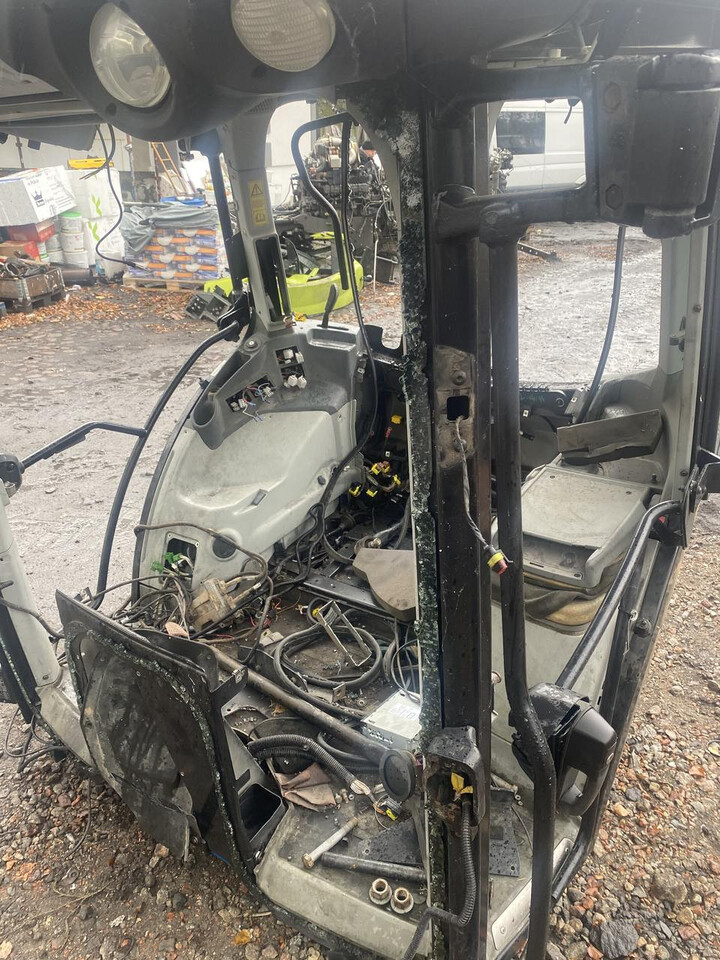 Claas Arion Seria 600 - Kabina - Kabiin - Põllutööseade: pilt 1 Claas Arion Seria 600 - Kabina - Kabiin - Põllutööseade: pilt 1