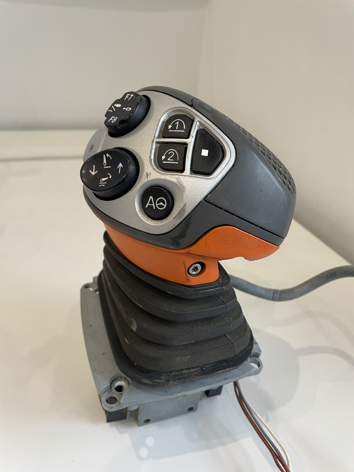 Claas Arion - joystick sterowanie 0011467450 - Kabiin ja interjöör - Põllutööseade: pilt 1 Claas Arion - joystick sterowanie 0011467450 - Kabiin ja interjöör - Põllutööseade: pilt 1