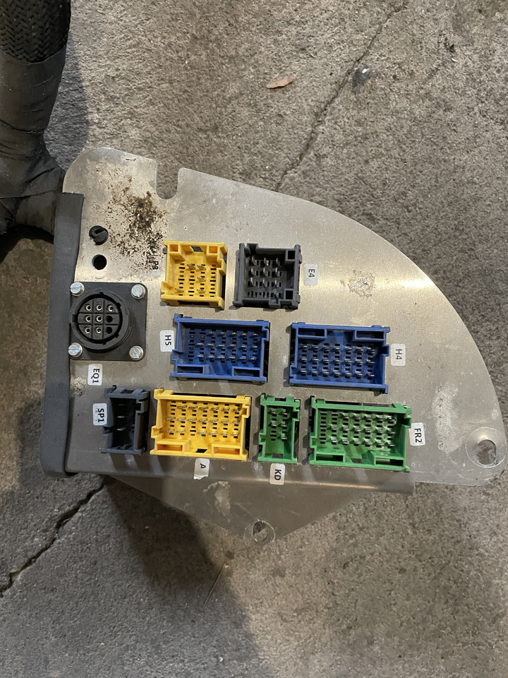 Claas Jaguar 880-830 980-930 - wiązka elektryczna kabiny 0018110206 - Kaablid/ Juhtmestik - Koristusmasin: pilt 2 Claas Jaguar 880-830 980-930 - wiązka elektryczna kabiny 0018110206 - Kaablid/ Juhtmestik - Koristusmasin: pilt 2