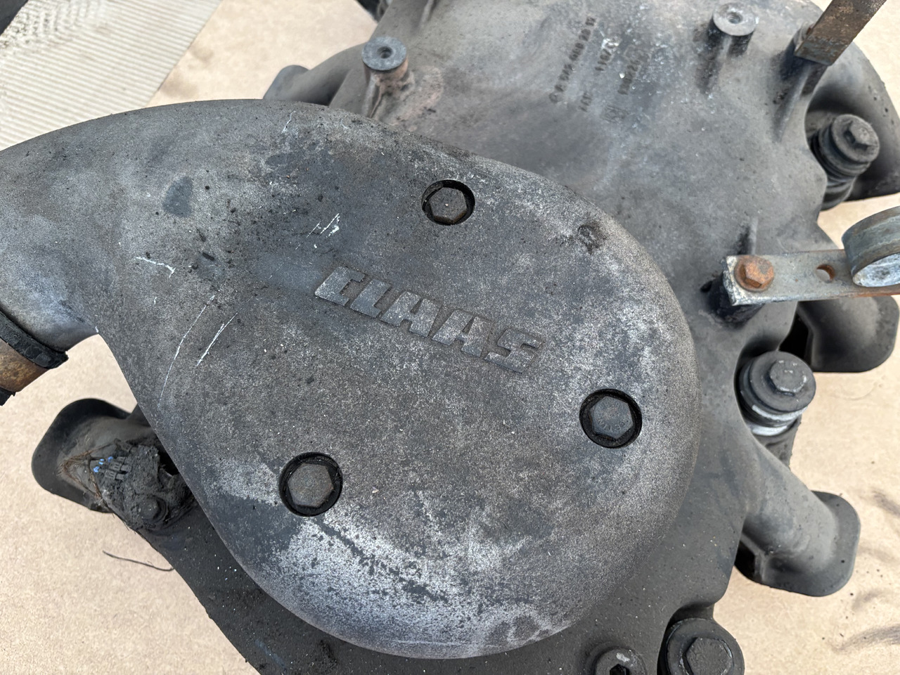 Claas Lexion 780 Kolektor Ssący  OM502LA   5420982317   5420980617 - Sisselaskekollektor - Kombain: pilt 2 Claas Lexion 780 Kolektor Ssący  OM502LA   5420982317   5420980617 - Sisselaskekollektor - Kombain: pilt 2