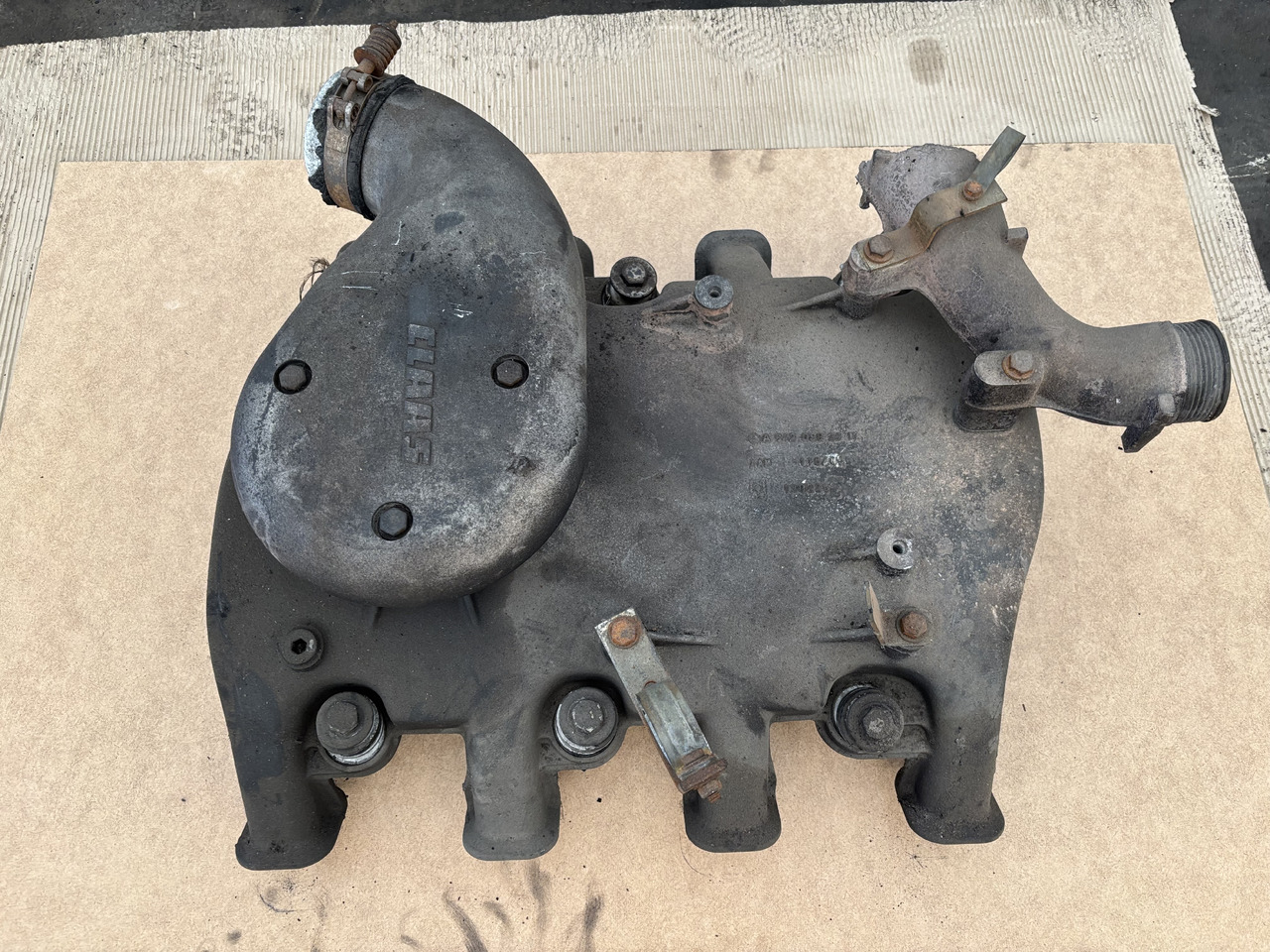 Claas Lexion 780 Kolektor Ssący  OM502LA   5420982317   5420980617 - Sisselaskekollektor - Kombain: pilt 1 Claas Lexion 780 Kolektor Ssący  OM502LA   5420982317   5420980617 - Sisselaskekollektor - Kombain: pilt 1