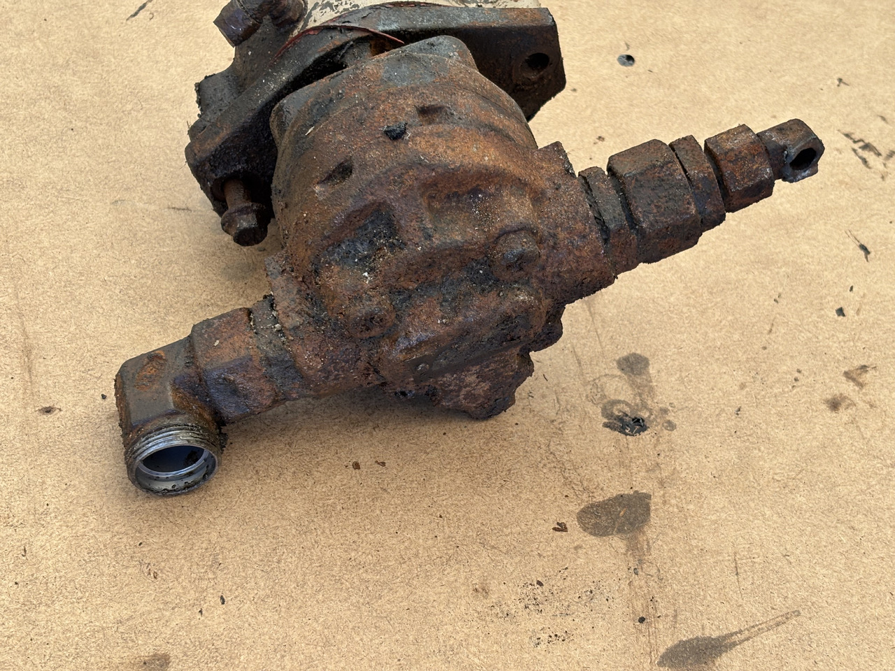 Cummins 8.3 6CT 6CTA 6CTAA Pompa hydrauliczna rozrząd - Hüdrauliline pump - Põllutööseade: pilt 3 Cummins 8.3 6CT 6CTA 6CTAA Pompa hydrauliczna rozrząd - Hüdrauliline pump - Põllutööseade: pilt 3