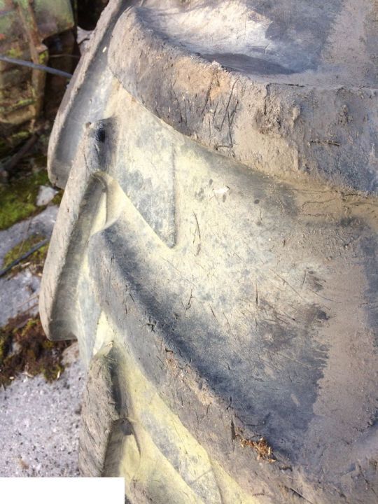 FELGA DW 16x28 John Deere , OPONA MICHELIN 16.9 R 28 - Komplektne ratas - Põllutööseade: pilt 3 FELGA DW 16x28 John Deere , OPONA MICHELIN 16.9 R 28 - Komplektne ratas - Põllutööseade: pilt 3