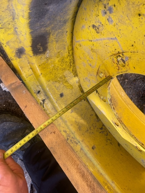 Felga John Deere 15x28 / AL118869 - Velg - Põllutööseade: pilt 3 Felga John Deere 15x28 / AL118869 - Velg - Põllutööseade: pilt 3