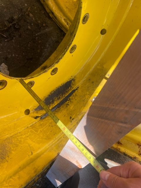 Felga John Deere 15x28 / AL118869 - Velg - Põllutööseade: pilt 4 Felga John Deere 15x28 / AL118869 - Velg - Põllutööseade: pilt 4