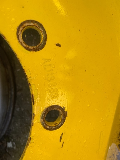 Felga John Deere 15x28 / AL118869 - Velg - Põllutööseade: pilt 2 Felga John Deere 15x28 / AL118869 - Velg - Põllutööseade: pilt 2