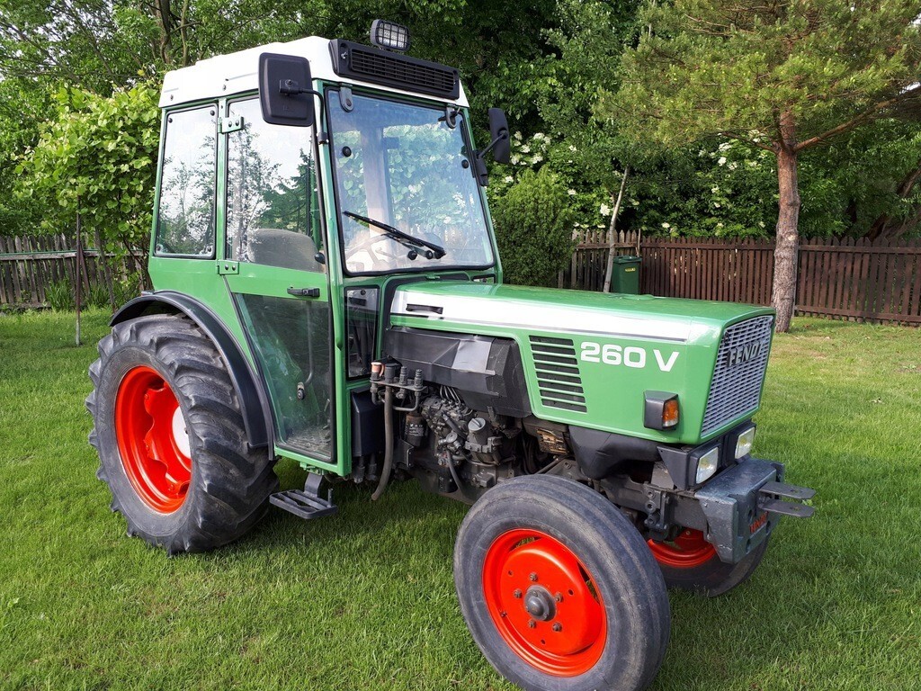 Fendt 260 V | Fendt 211 V Vario - Zwolnica - Zwrotnica - Półoś - Skrzynia - Silnik - Siłowniki - Käigukast ja varuosad -: pilt 1 Fendt 260 V | Fendt 211 V Vario - Zwolnica - Zwrotnica - Półoś - Skrzynia - Silnik - Siłowniki - Käigukast ja varuosad -: pilt 1