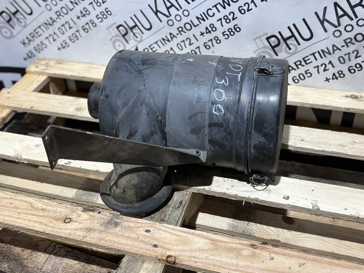 Fendt 309 Obudowa Filtra Powietrza - Õhufilter - Põllutööseade: pilt 1 Fendt 309 Obudowa Filtra Powietrza - Õhufilter - Põllutööseade: pilt 1