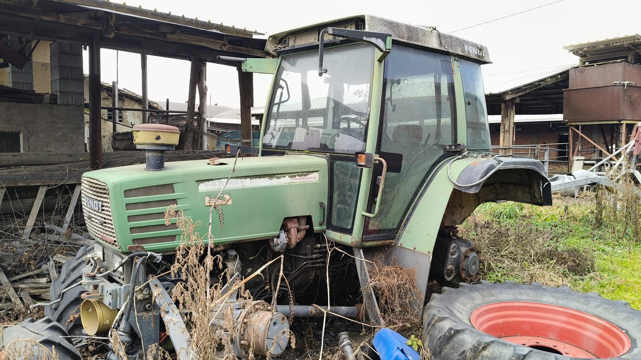 Fendt 309 - na części - kabina drzwi szyba maska grill - Uks ja varuosad - Põllutööseade: pilt 3 Fendt 309 - na części - kabina drzwi szyba maska grill - Uks ja varuosad - Põllutööseade: pilt 3