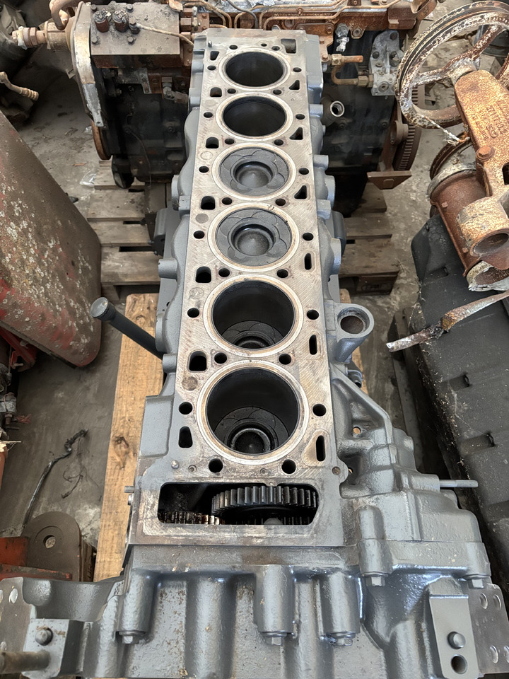 Fendt 936 Gen 7 Silnik D1556LE523 Blok Silnika H218PF150269A - Silindriplokk - Põllutööseade: pilt 3 Fendt 936 Gen 7 Silnik D1556LE523 Blok Silnika H218PF150269A - Silindriplokk - Põllutööseade: pilt 3