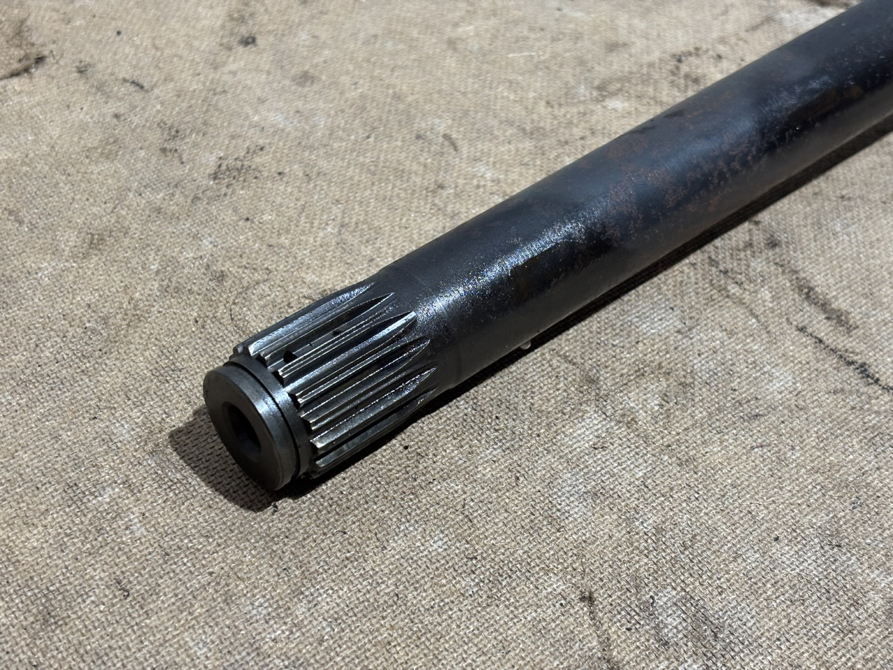 Fendt AGCO 920 924 926 930 Skrzynia Biegów Wał Wałek CZĘŚĆI M934100082040 - Käigukast - Põllutööseade: pilt 2 Fendt AGCO 920 924 926 930 Skrzynia Biegów Wał Wałek CZĘŚĆI M934100082040 - Käigukast - Põllutööseade: pilt 2