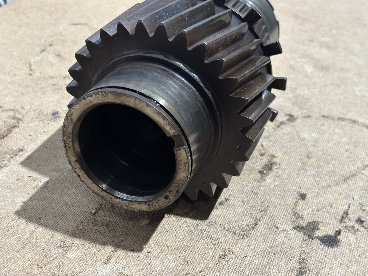 Fendt AGCO 920 924 926 930 Skrzynia Biegów Wał Wałek Tryb CZĘŚĆI M934100082040 - Käigukast - Põllutööseade: pilt 2 Fendt AGCO 920 924 926 930 Skrzynia Biegów Wał Wałek Tryb CZĘŚĆI M934100082040 - Käigukast - Põllutööseade: pilt 2