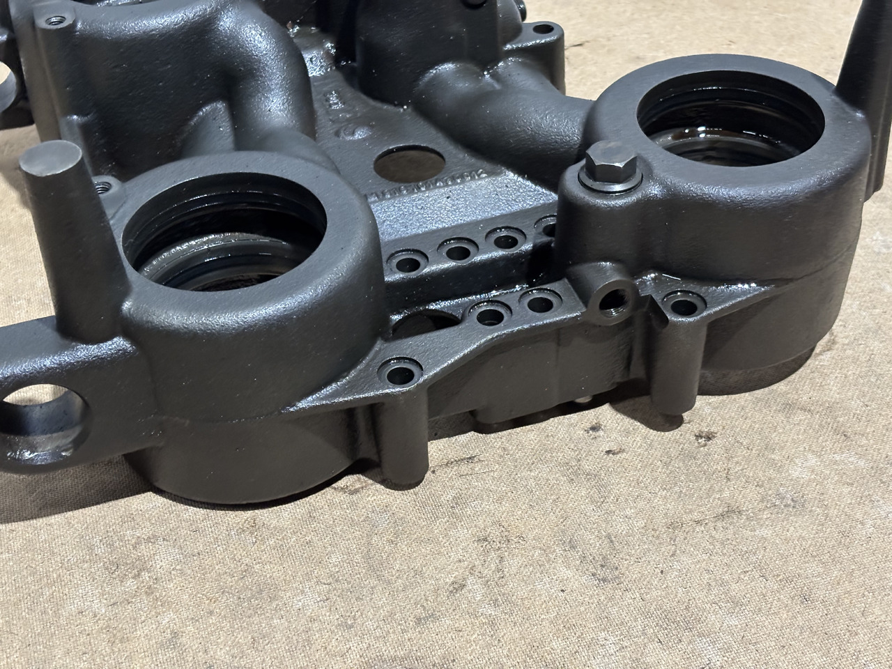 Fendt AGCO ML200 920 924 926 930 Skrzynia Biegów Obudowa M916101430012 - Käigukast - Põllutööseade: pilt 4 Fendt AGCO ML200 920 924 926 930 Skrzynia Biegów Obudowa M916101430012 - Käigukast - Põllutööseade: pilt 4