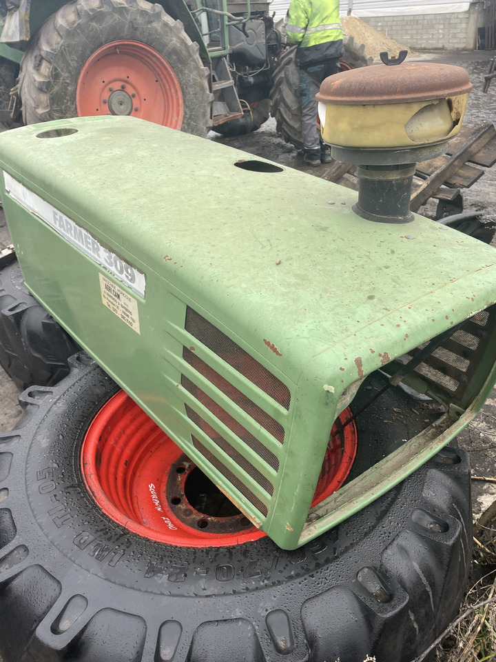 Fendt Farmer 309 - maska pokrywa silnika H309500020010 - Kapotikaas - Traktor: pilt 2 Fendt Farmer 309 - maska pokrywa silnika H309500020010 - Kapotikaas - Traktor: pilt 2