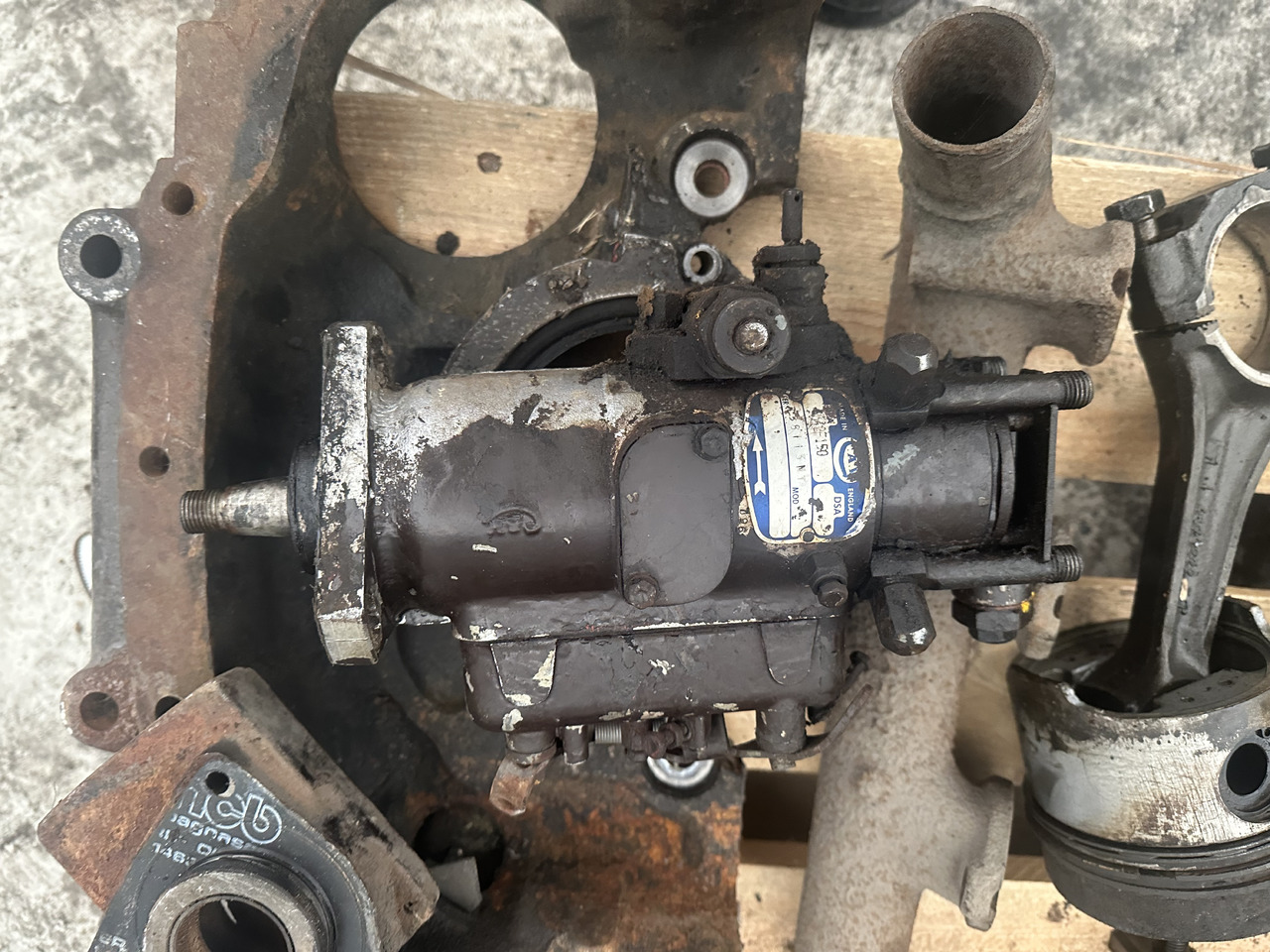 Fiat 780dt Fiat 8045 pompa paliwa , pompa oleju Balansery obudowa rozrządu - Kütusepump - Traktor: pilt 2 Fiat 780dt Fiat 8045 pompa paliwa , pompa oleju Balansery obudowa rozrządu - Kütusepump - Traktor: pilt 2