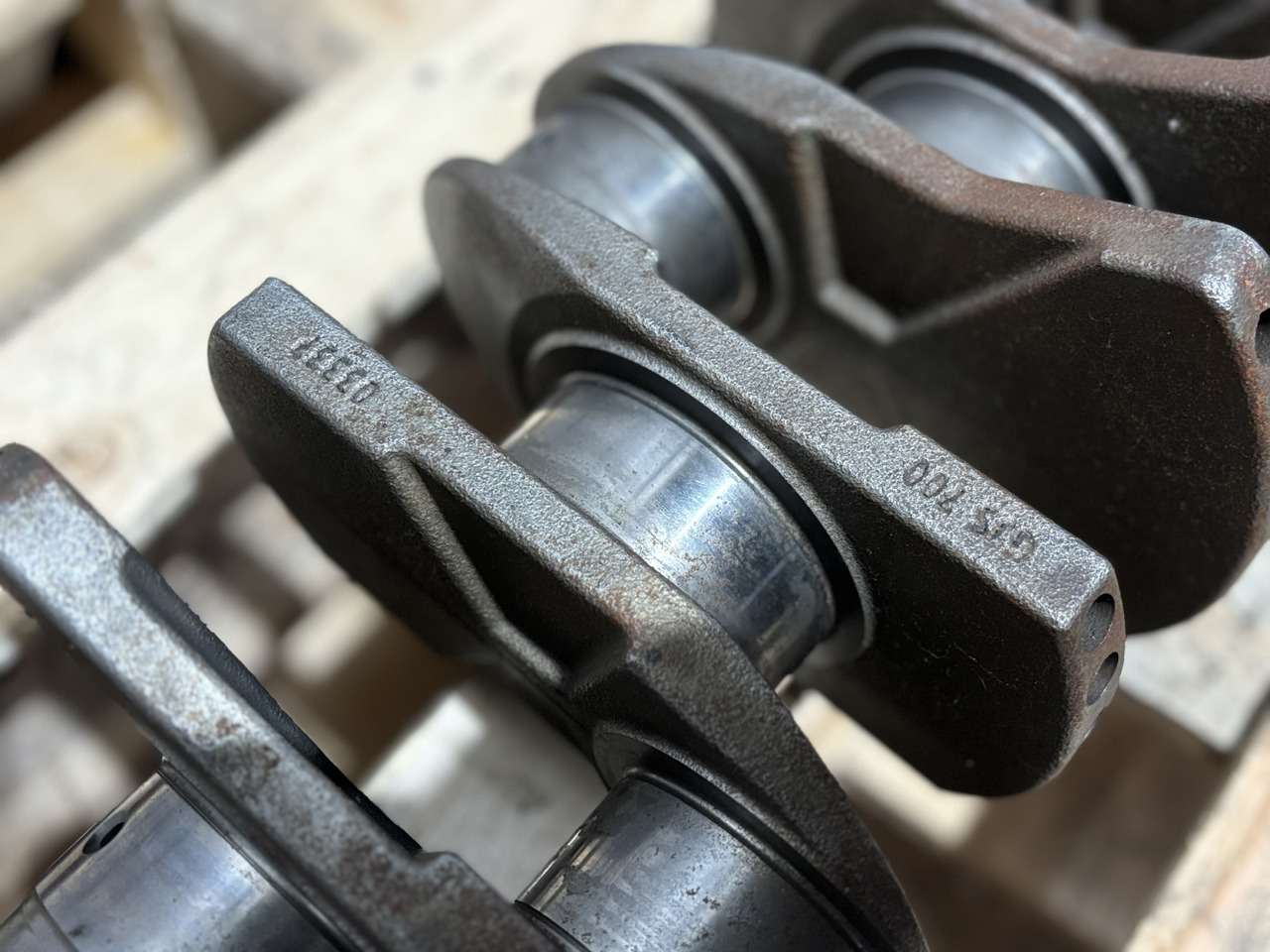 JCB 448 JS200 JS210 JS220 4.8L Max448 Wał Korbowy EMC2903 320/03336 32003336 - Väntvõll - Põllutööseade: pilt 1 JCB 448 JS200 JS210 JS220 4.8L Max448 Wał Korbowy EMC2903 320/03336 32003336 - Väntvõll - Põllutööseade: pilt 1