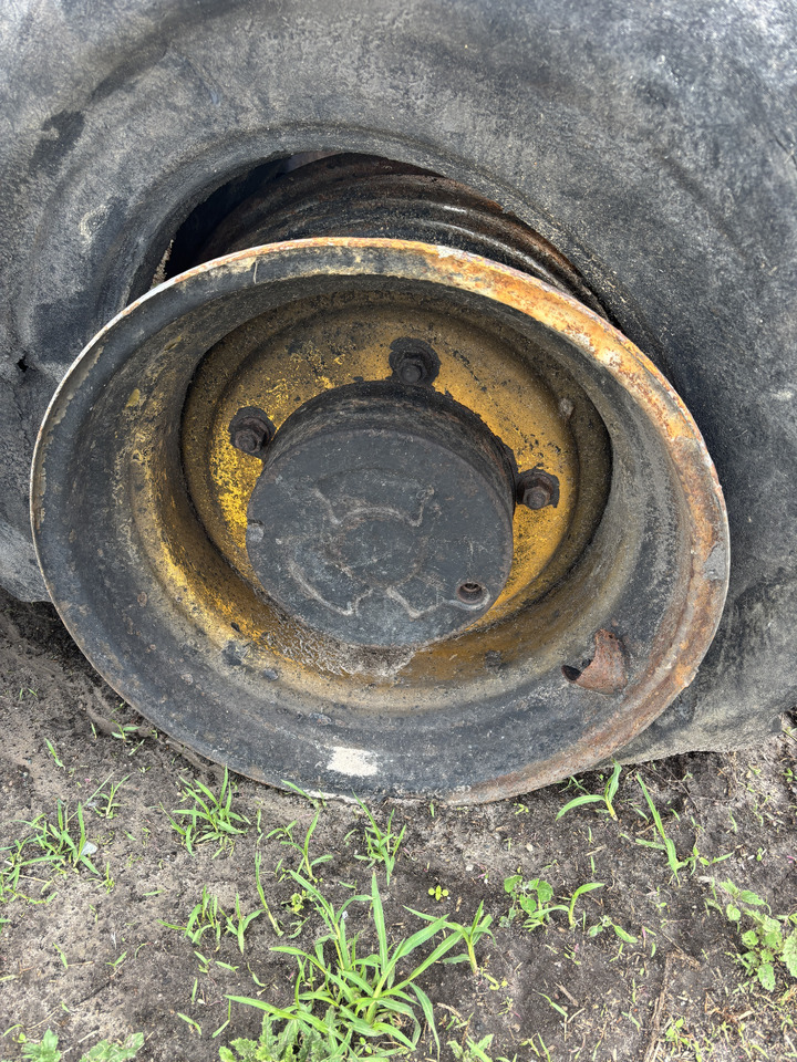 JCB 526 - felgi 24" nowy typ - Velg - Põllutööseade: pilt 1 JCB 526 - felgi 24" nowy typ - Velg - Põllutööseade: pilt 1