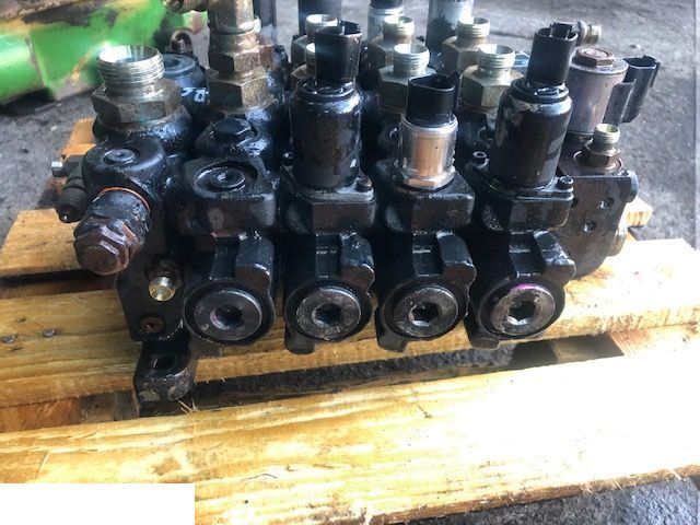 JCB TM - Rozdzielacz Hydrauliczny - Hüdrauliline klapp - Teleskooplaadur: pilt 2 JCB TM - Rozdzielacz Hydrauliczny - Hüdrauliline klapp - Teleskooplaadur: pilt 2