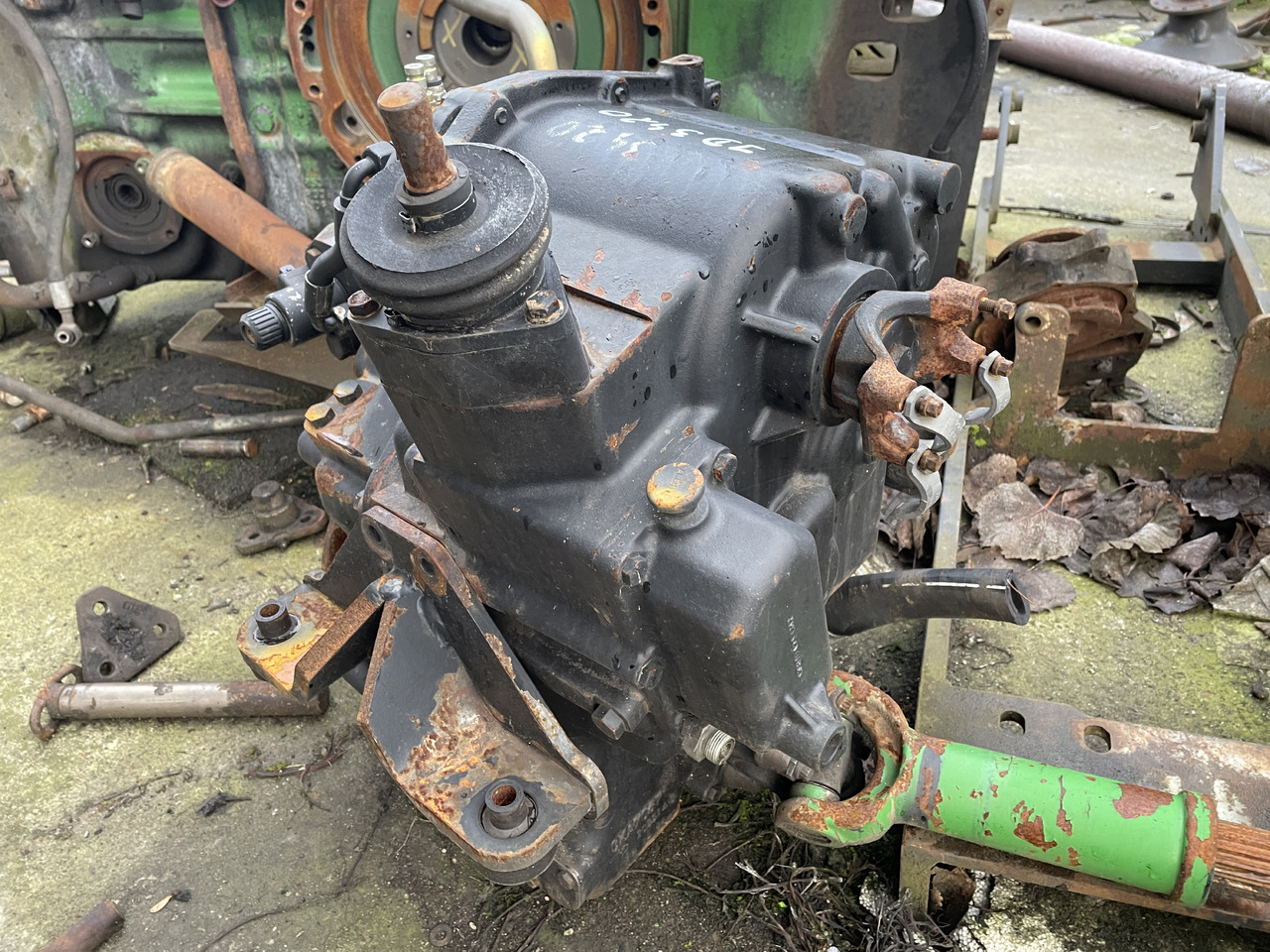 John Deere 3200 3215 3220 3415 3420 - skrzynia biegów AZ54187 CKA70671 - Käigukast - Põllutööseade: pilt 2 John Deere 3200 3215 3220 3415 3420 - skrzynia biegów AZ54187 CKA70671 - Käigukast - Põllutööseade: pilt 2