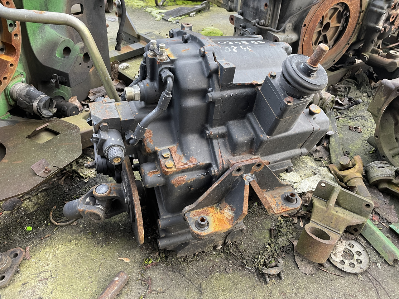 John Deere 3200 3215 3220 3415 3420 - skrzynia biegów AZ54187 CKA70671 - Käigukast - Põllutööseade: pilt 1 John Deere 3200 3215 3220 3415 3420 - skrzynia biegów AZ54187 CKA70671 - Käigukast - Põllutööseade: pilt 1