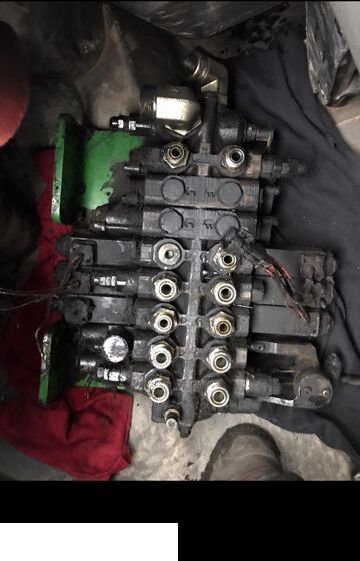 John Deere 3400 - Rozdzielacz - Hüdrauliline klapp - Teleskooplaadur: pilt 5 John Deere 3400 - Rozdzielacz - Hüdrauliline klapp - Teleskooplaadur: pilt 5