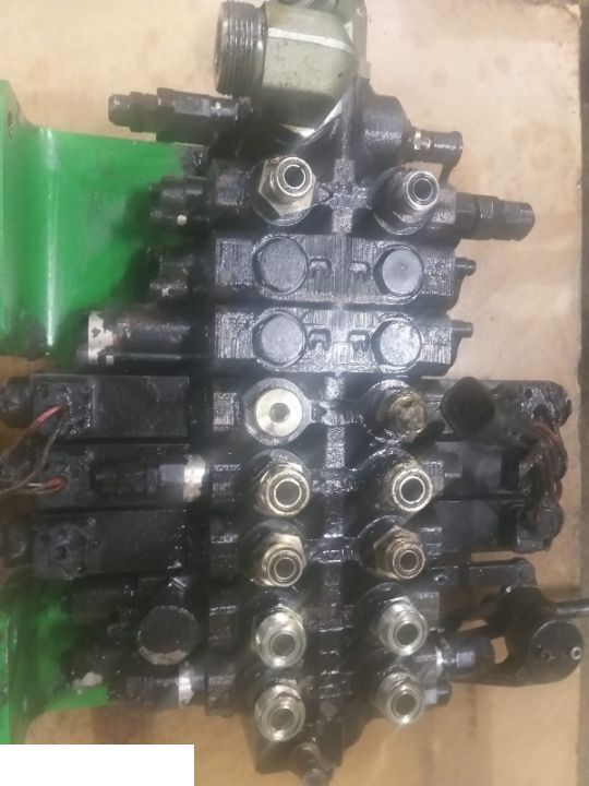 John Deere 3400 - Rozdzielacz - Hüdrauliline klapp - Teleskooplaadur: pilt 2 John Deere 3400 - Rozdzielacz - Hüdrauliline klapp - Teleskooplaadur: pilt 2