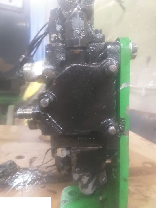 John Deere 3400 - Rozdzielacz - Hüdrauliline klapp - Teleskooplaadur: pilt 3 John Deere 3400 - Rozdzielacz - Hüdrauliline klapp - Teleskooplaadur: pilt 3