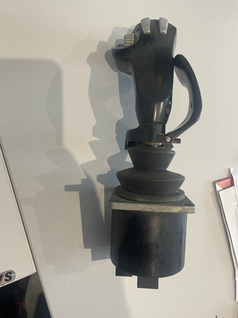 John Deere 3420 Joystick | Dźojstik AZ61613 - Käigukang - Traktor: pilt 1 John Deere 3420 Joystick | Dźojstik AZ61613 - Käigukang - Traktor: pilt 1